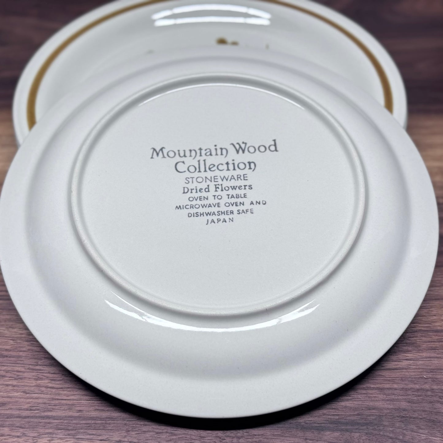 Mountain Wood 'Dried Flowers' Stoneware Plates
