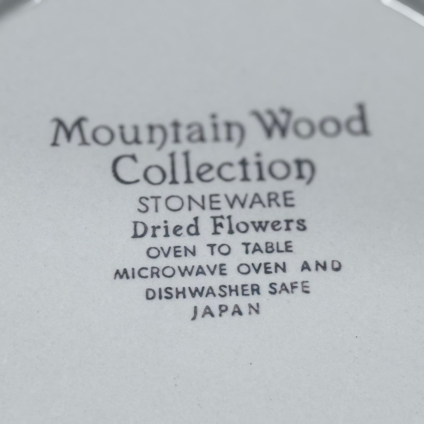 Mountain Wood 'Dried Flowers' Stoneware Plates