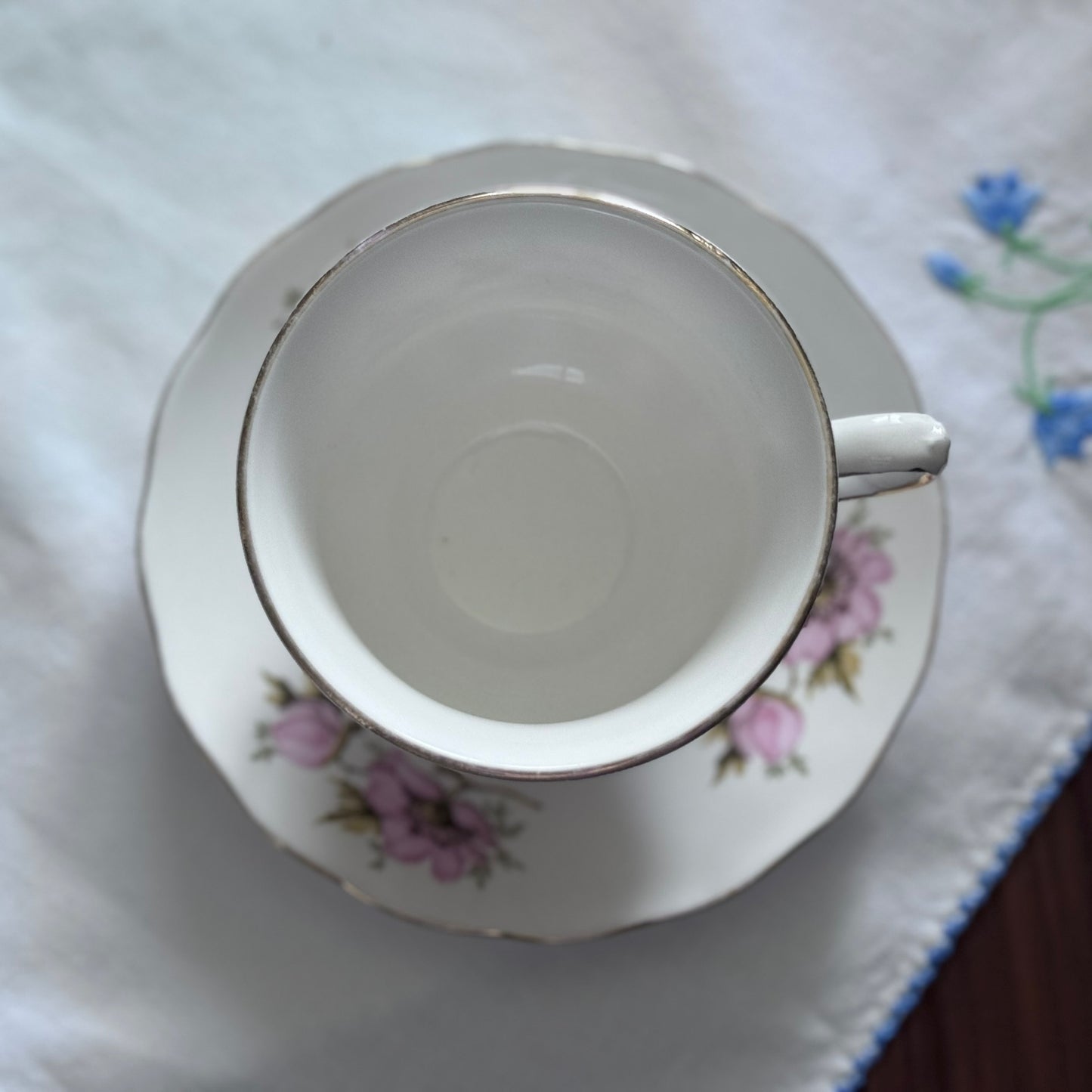 Queen Anne N 8470 Tea Cup and Saucer