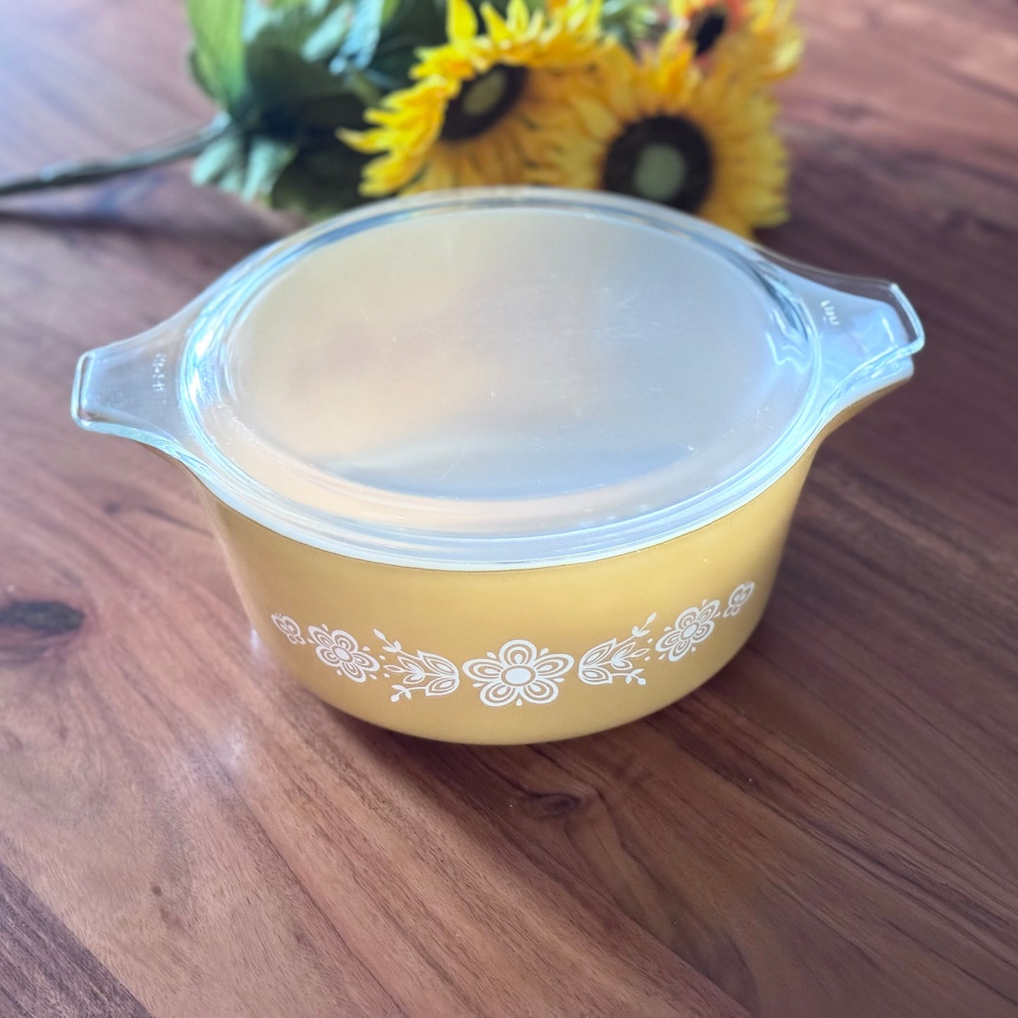 PYREX 'Butterfly Gold' 475-B Round Casserole Dish