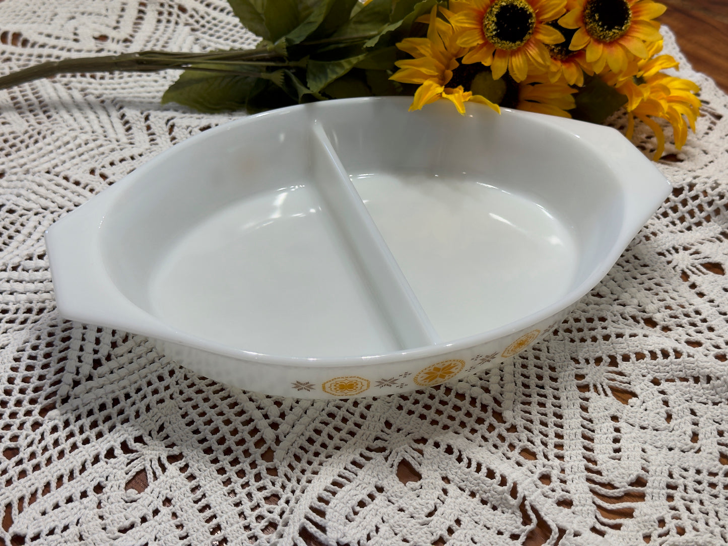 PYREX Town & Country Divided Serving Dish