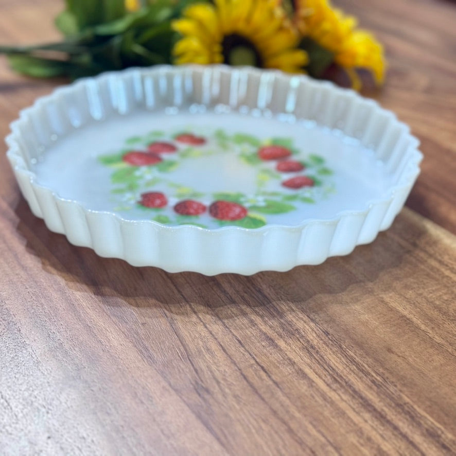 Arcopal France Strawberry Motif Flan/Pie Dish