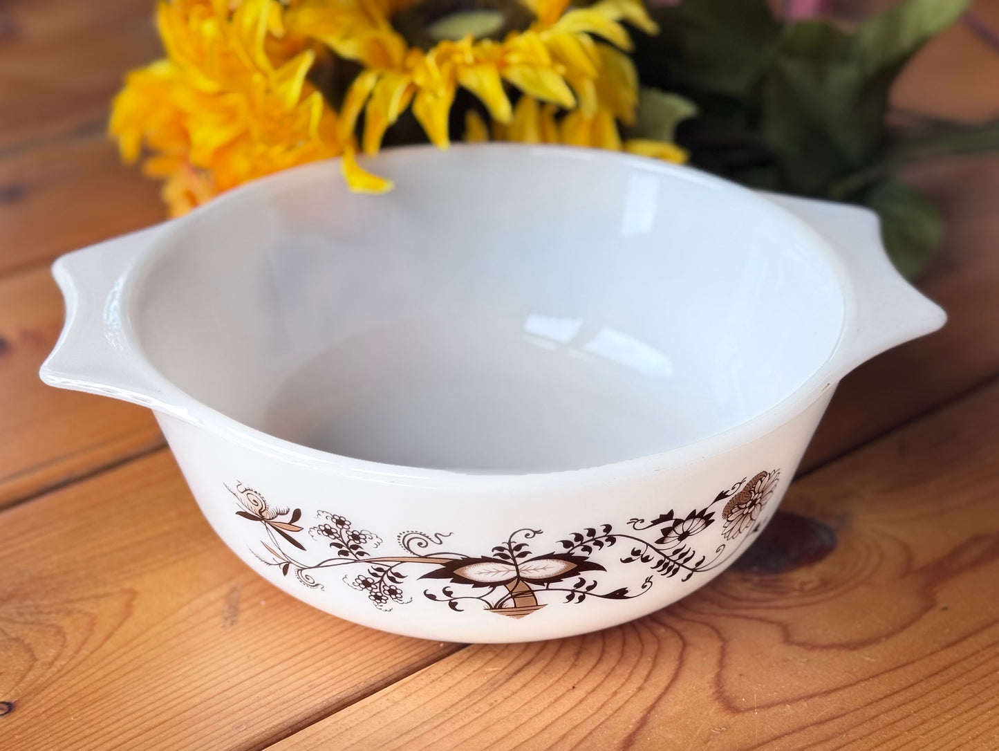 PYREX England Round 'Brown Floral Vine' Casserole Dish