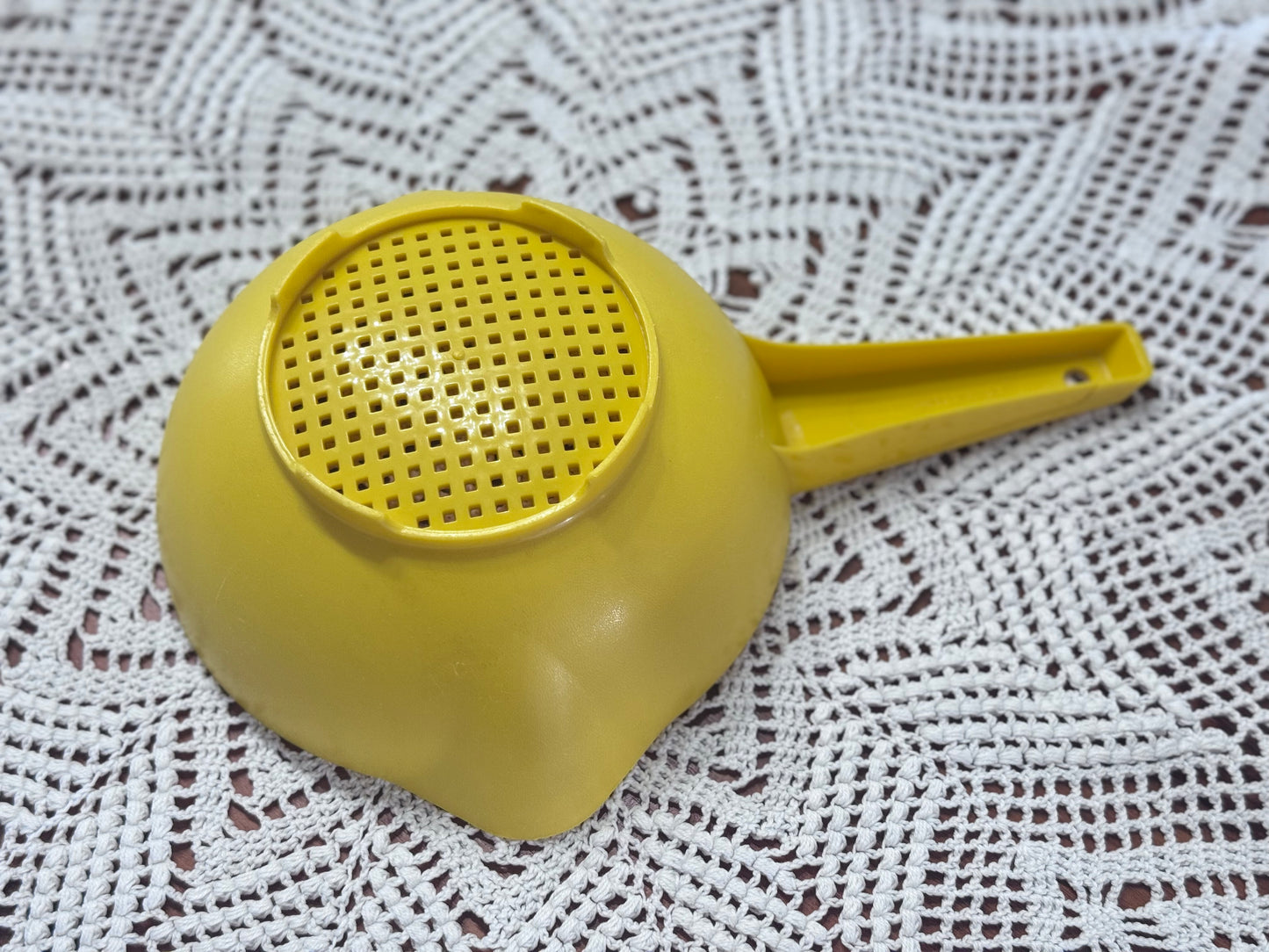 Tupperware 1200-3 Yellow Double Spout Colander/Strainer