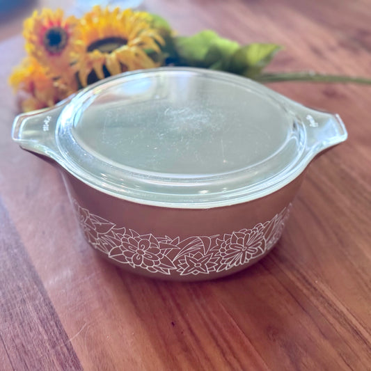 Pyrex 474-B Woodland Casserole Dish