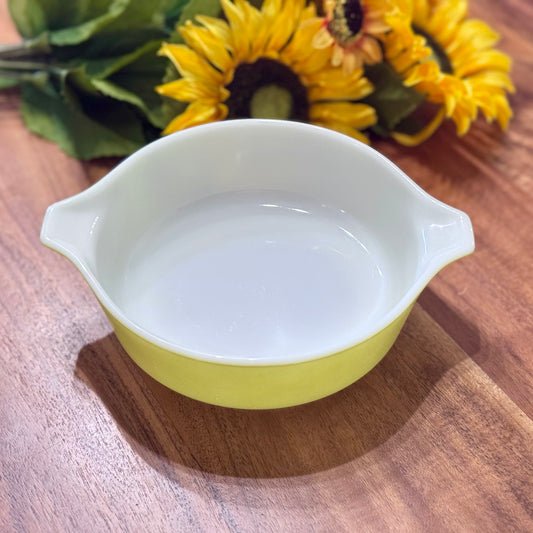 Yellow Pyrex 471 Round Casserole Dish