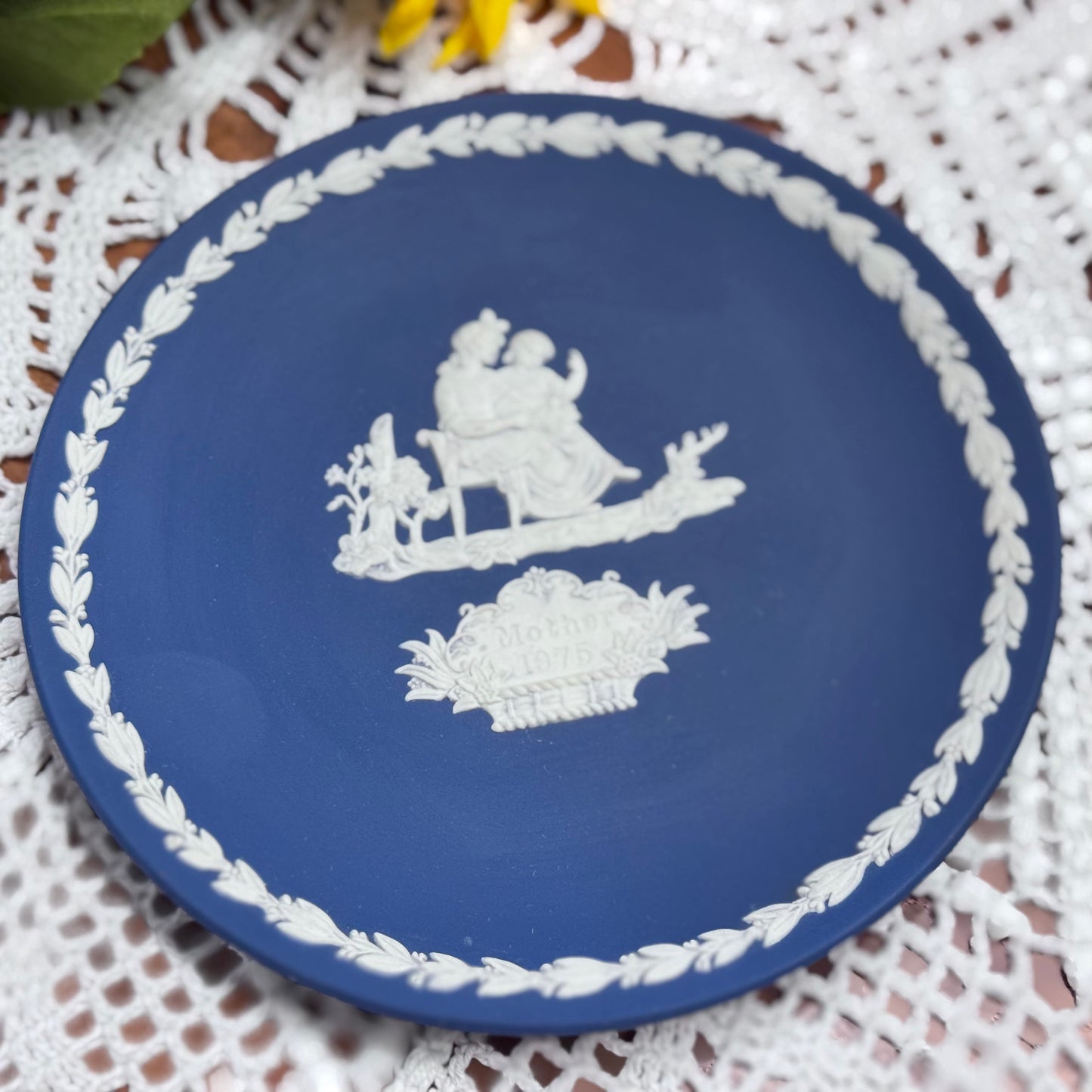 1975 Wedgwood Mother's Day Plate