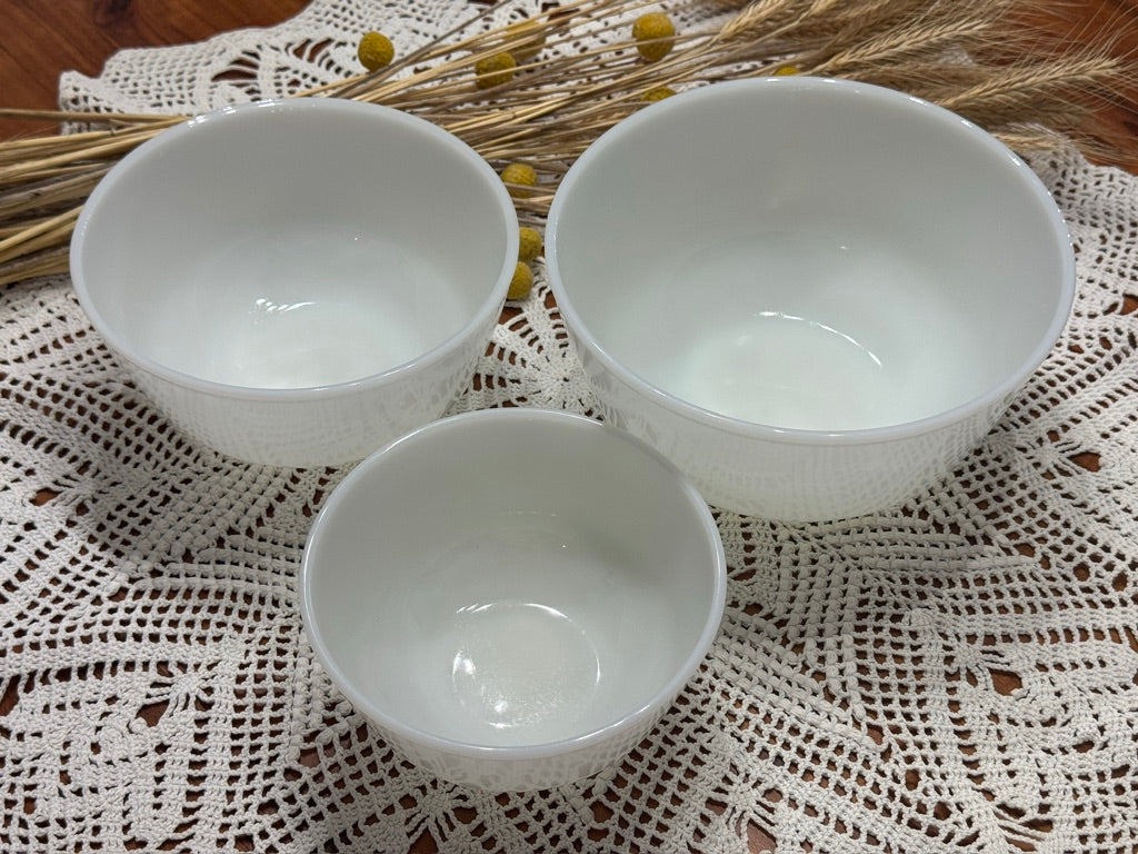 Anchor Hocking Fire-King Milk Glass Mixing Bowl Set