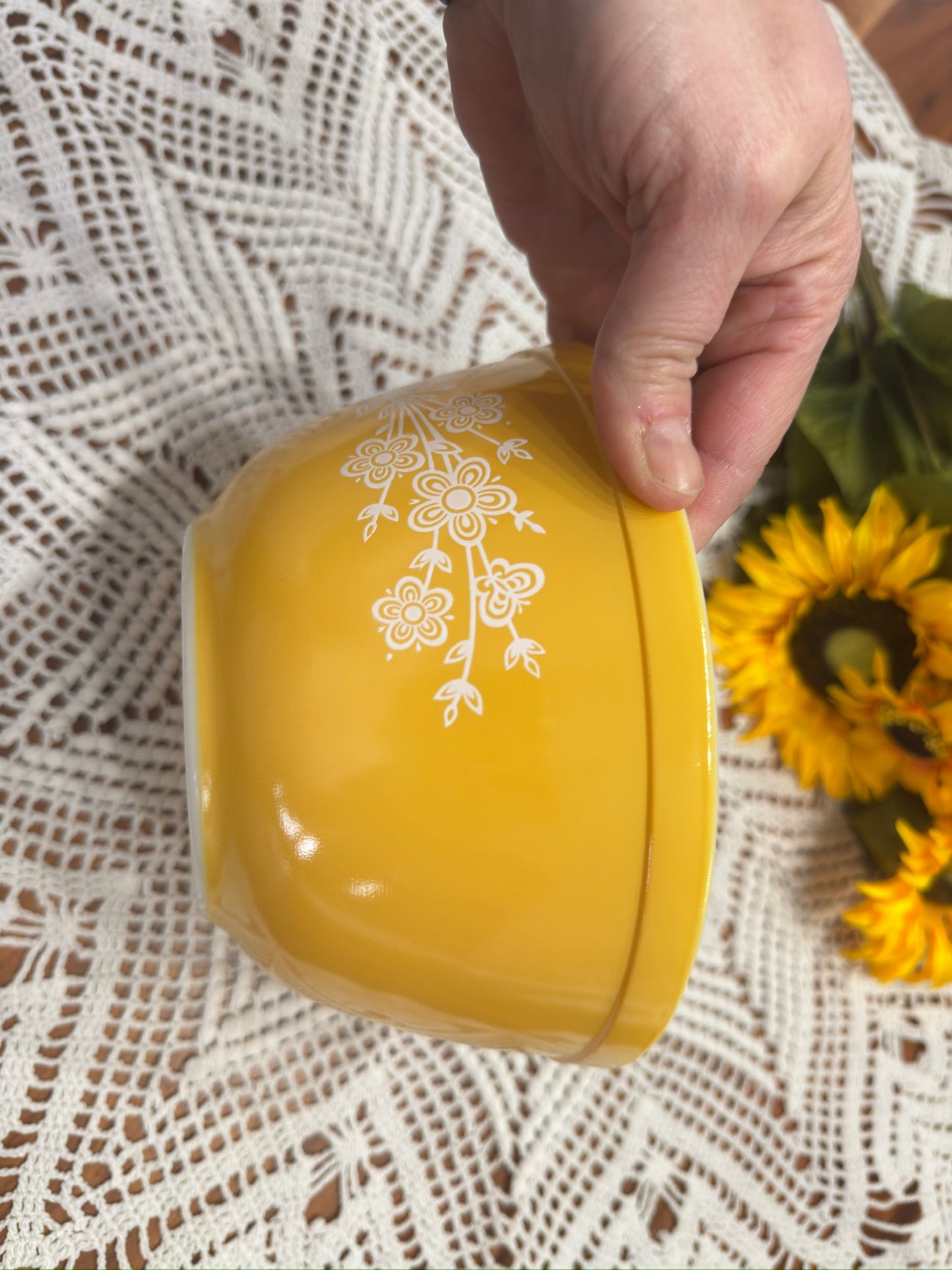 PYREX 402 Yellow Butterfly Gold Mixing Bowl