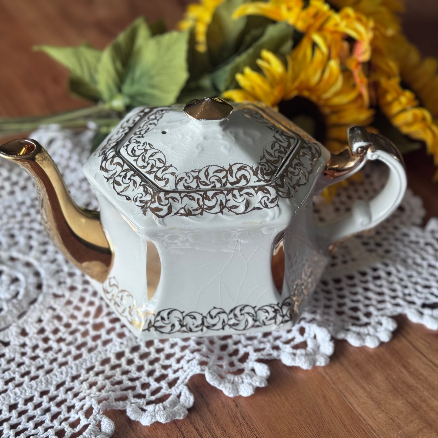 WOOD & SONS White & Gold Teapot