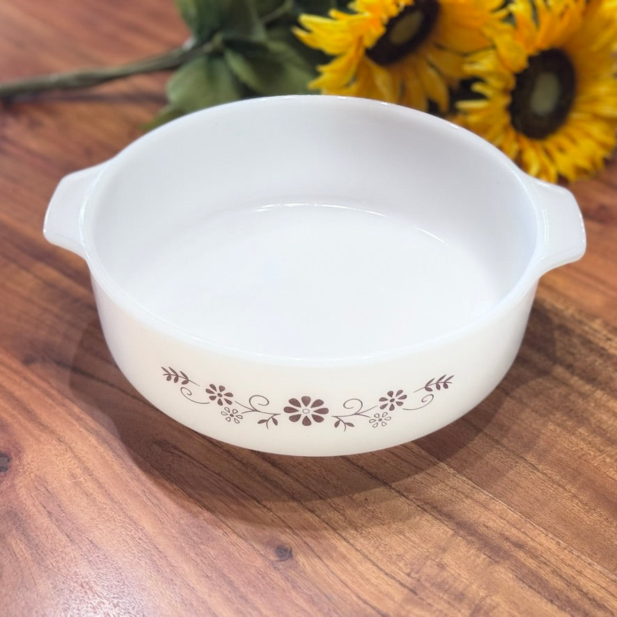 Dynaware Pyr-O-Rey Round Milk Glass Casserole Dish