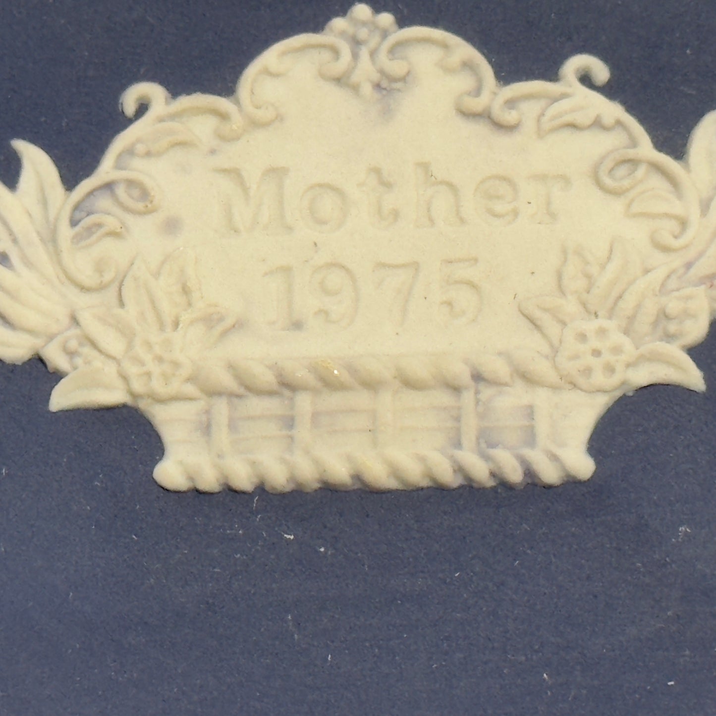 1975 Wedgwood Mother's Day Plate