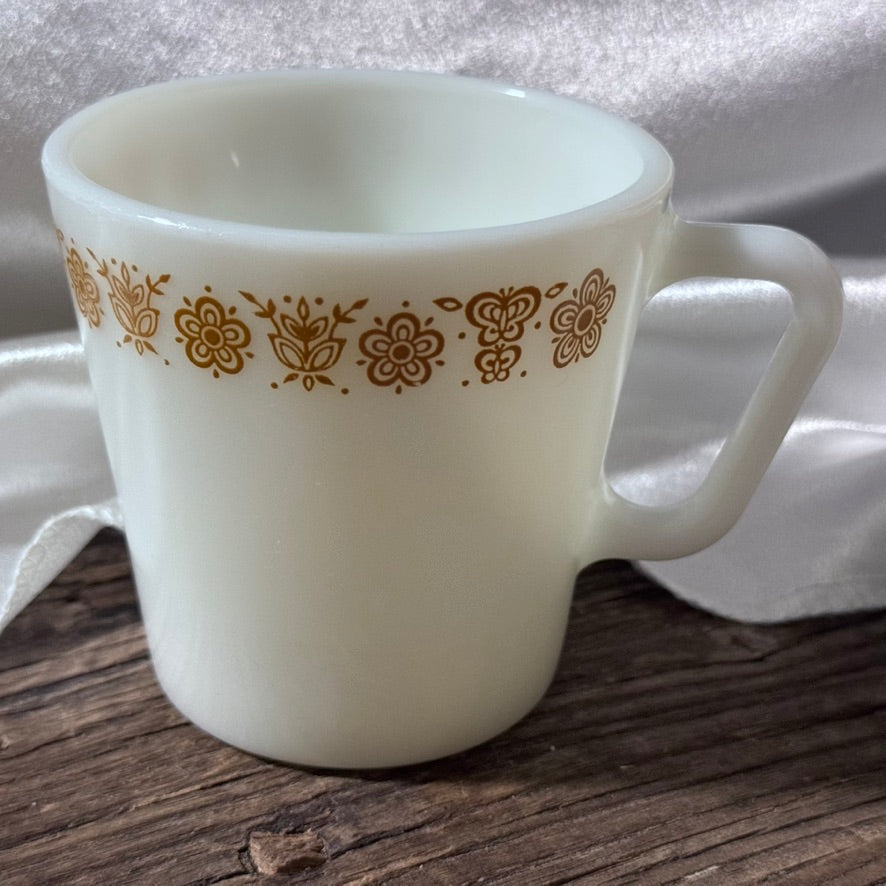Pyrex 1410 Butterfly Gold D Handle Coffee Mugs