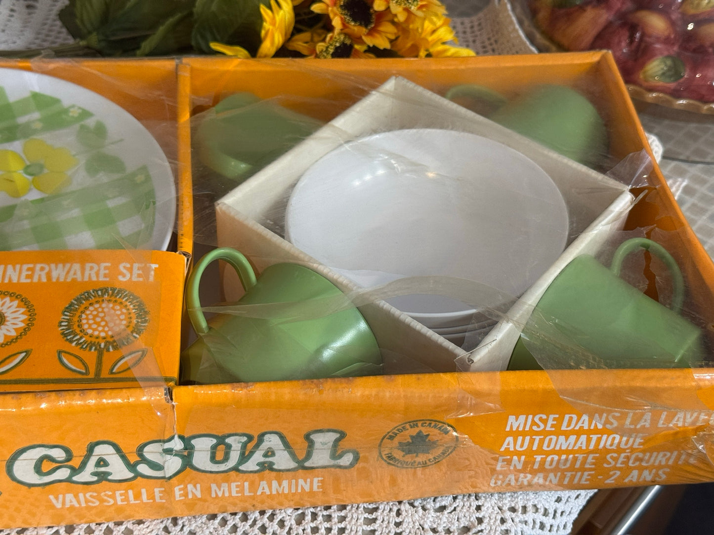 CASUAL Melamine Green Gingham & Floral Dinnerware Set