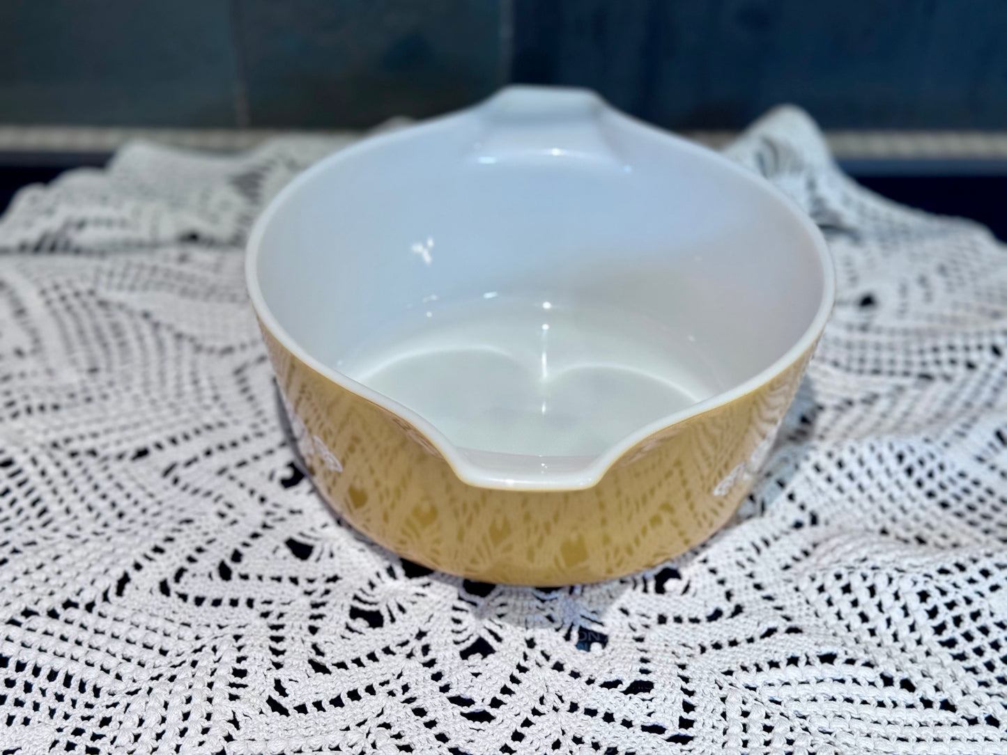 PYREX 'Butterfly Gold' 2 1/2 QT Casserole Dish