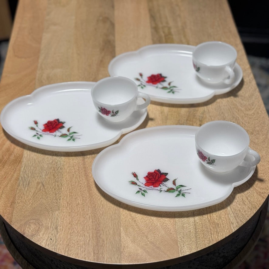 Federal Glass Red Rose "Rosecrest" snack set