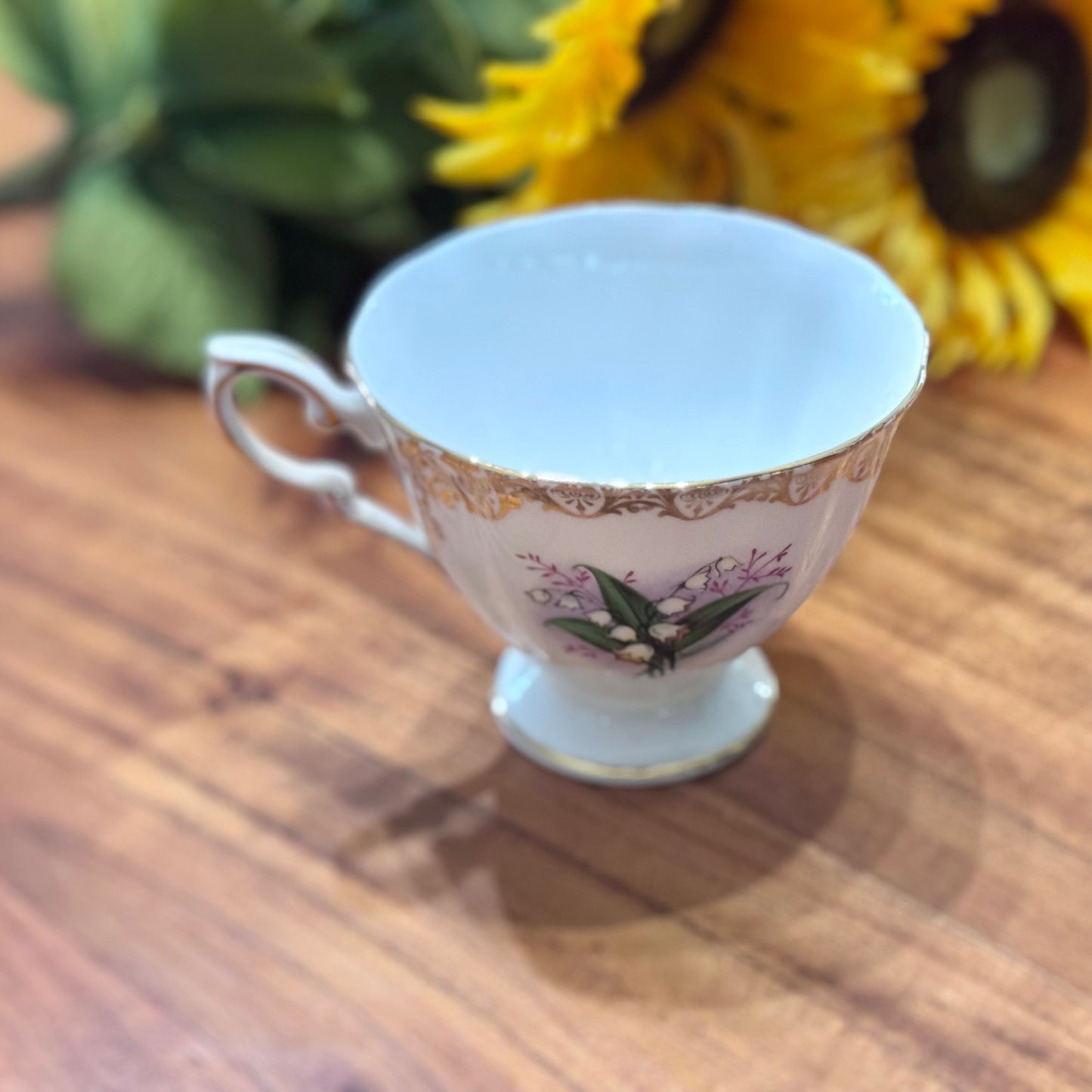 Royal Standard 'Lily of the Valley" Teacup & Saucer Set