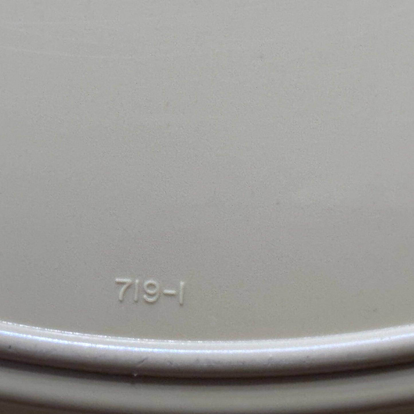 Tupperware #719-1 Harvest Gold, White Top Pie/Cake Carrier/Taker