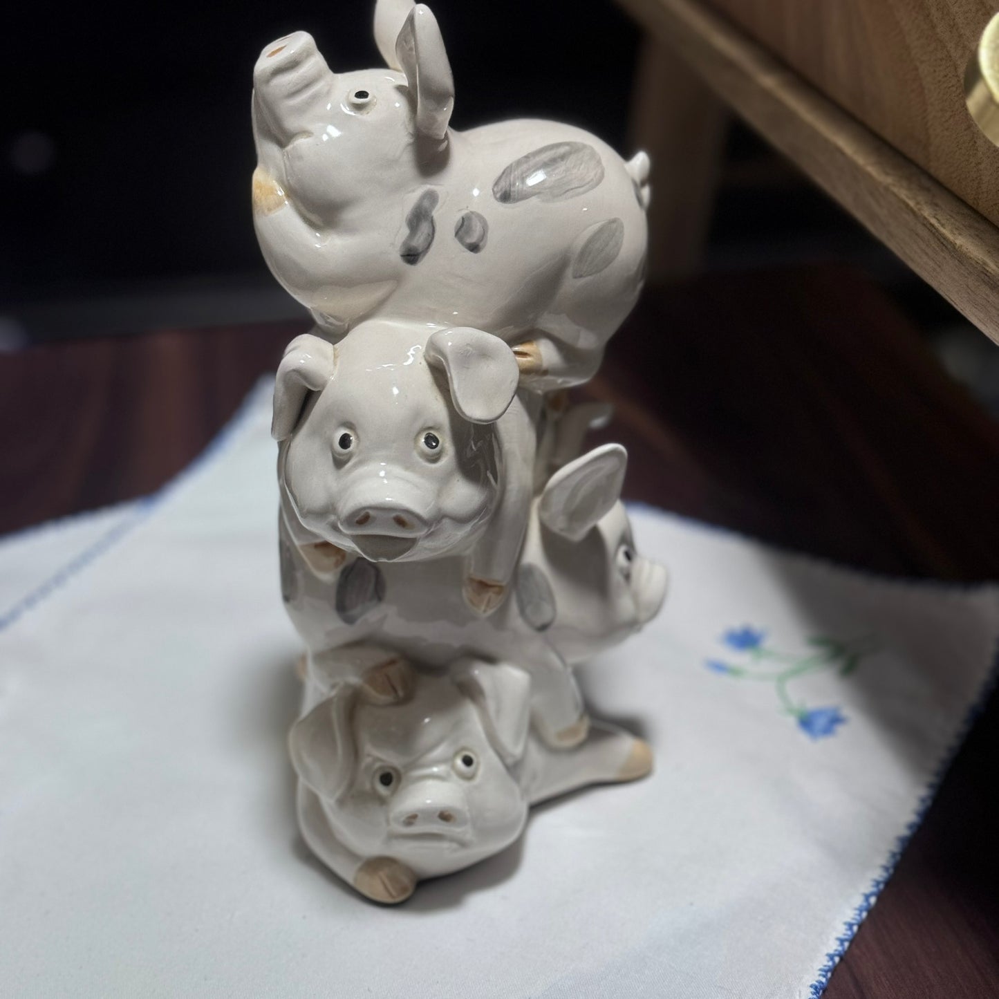 Omnibus Fitz & Floyd Ceramic Stacked Pigs Book Ends