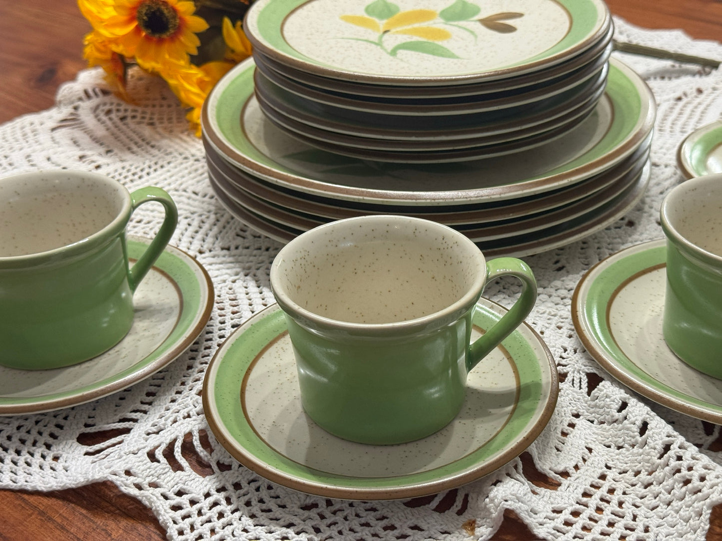PREMIERE Canyon Kraft Garden Time Dinnerware Set