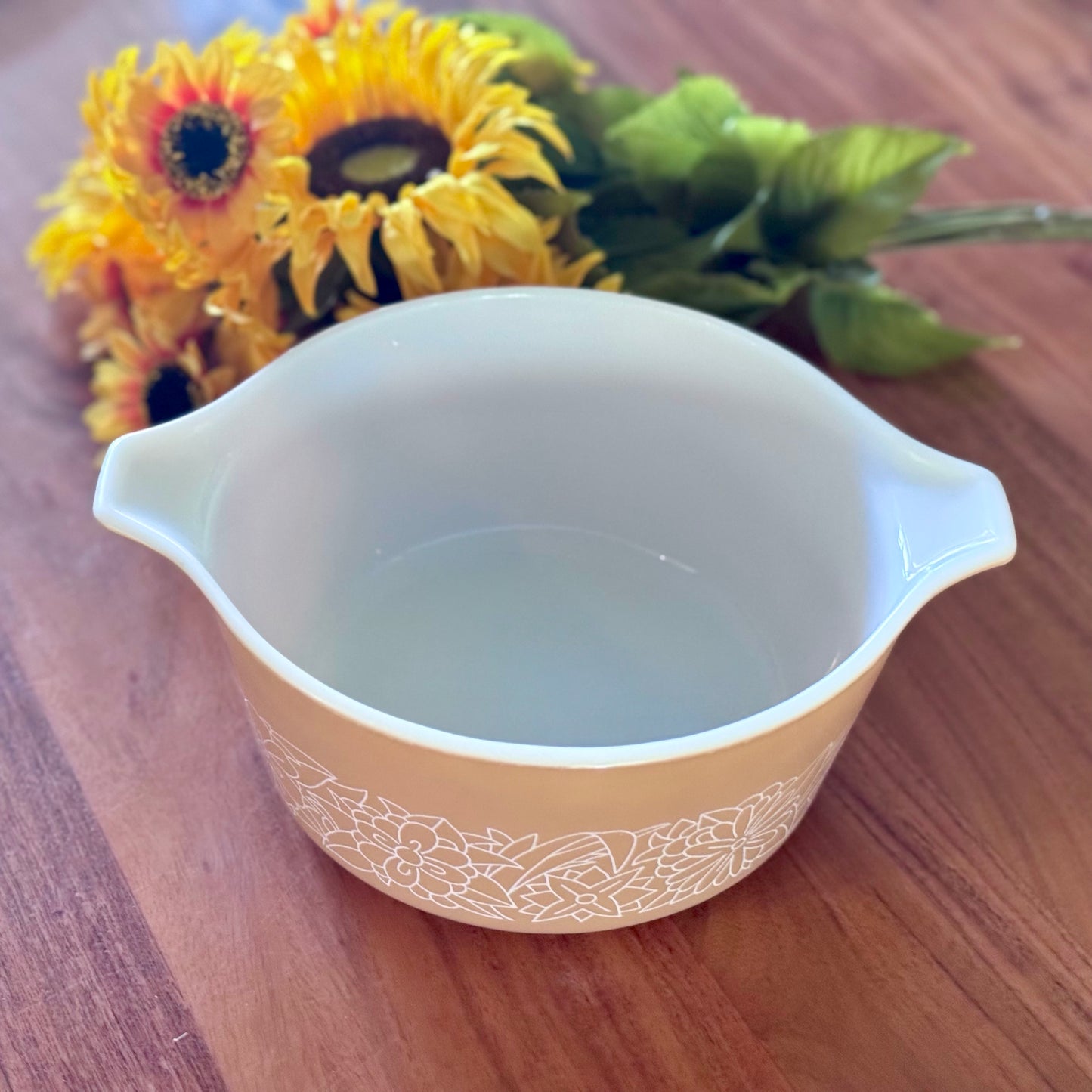 Pyrex 474-B Woodland Round Cassserole