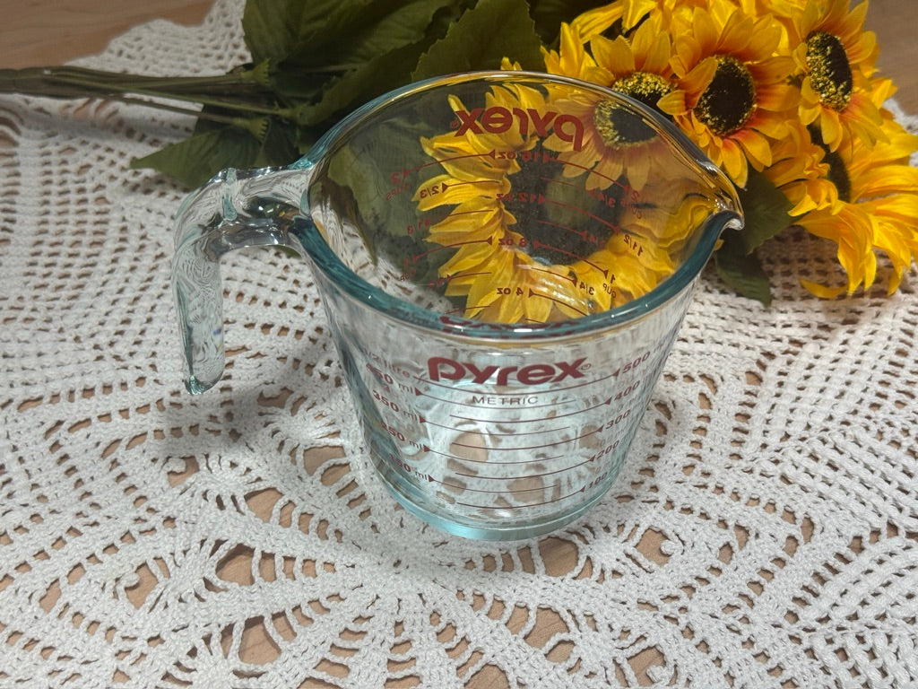 PYREX 2 Cup Glass Measuring Cup