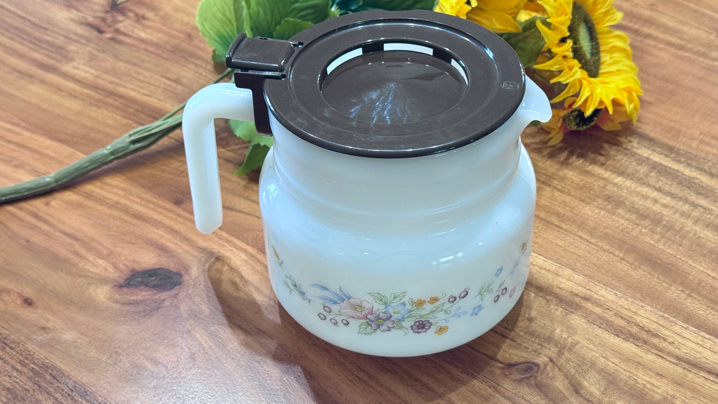 Arcopal France 'Victoria' Milk Glass Coffee Carafe