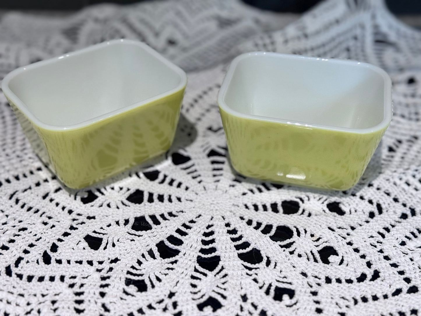 PYREX 501-B Yellow Refrigerator Dish