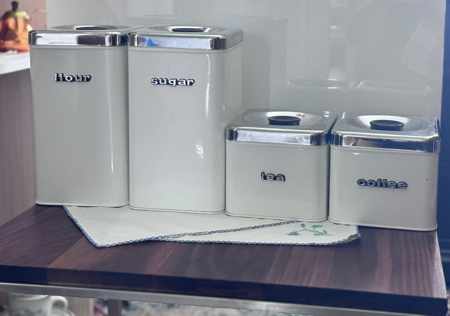 The Queen Line White Canister Set