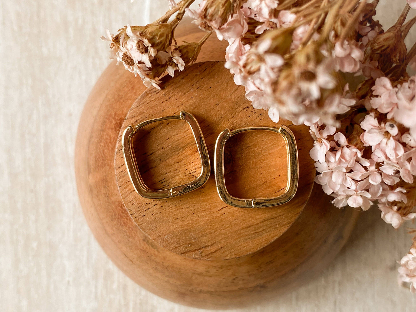 Reese Hoops: Gold