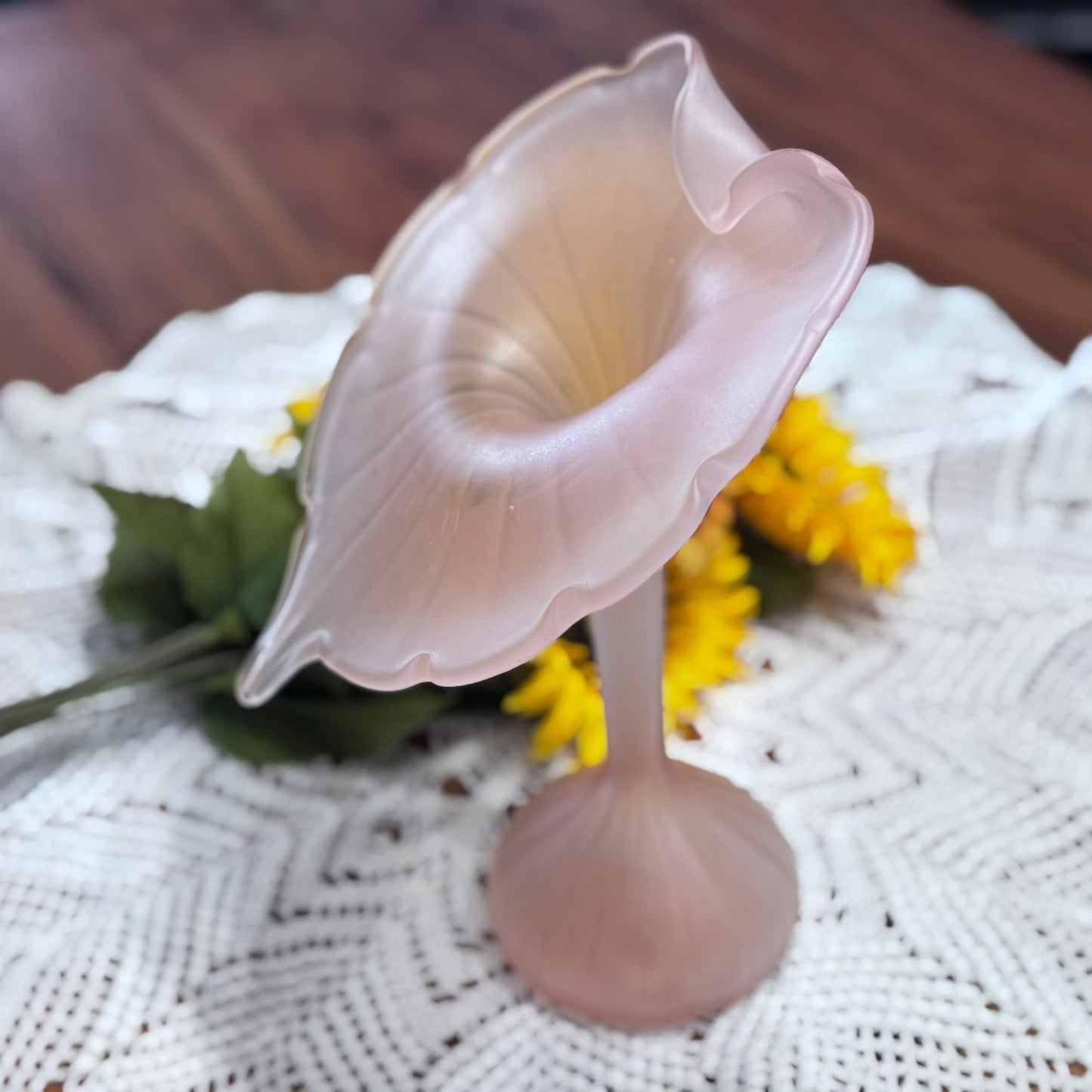 Vintage Frosted Pink Jack-in-the-Pulpit Vase