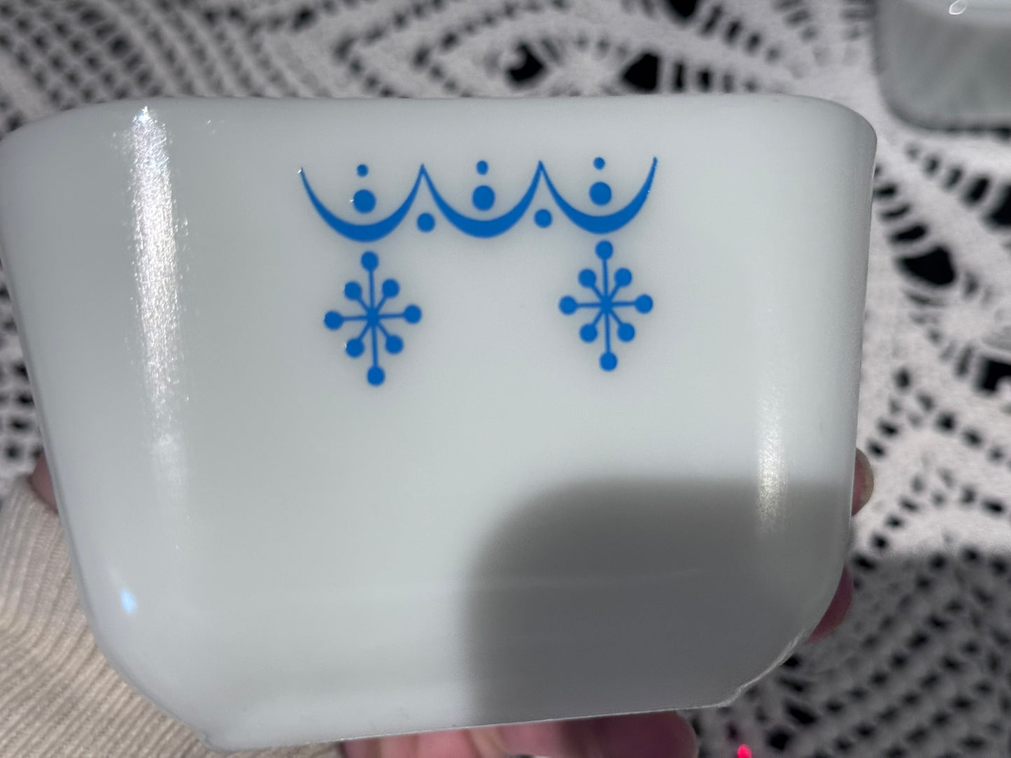 PYREX 501-B 'Snowflake Blue Garland' Refrigerator Dish