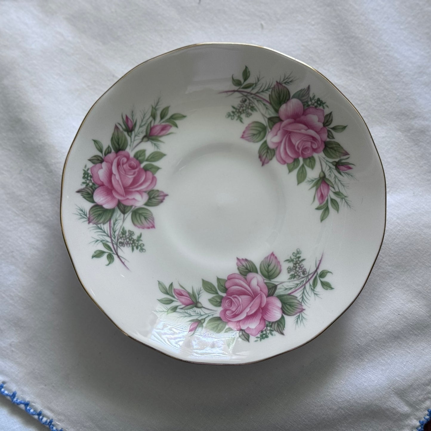 Queen Anne N8540 Teacup and Saucer