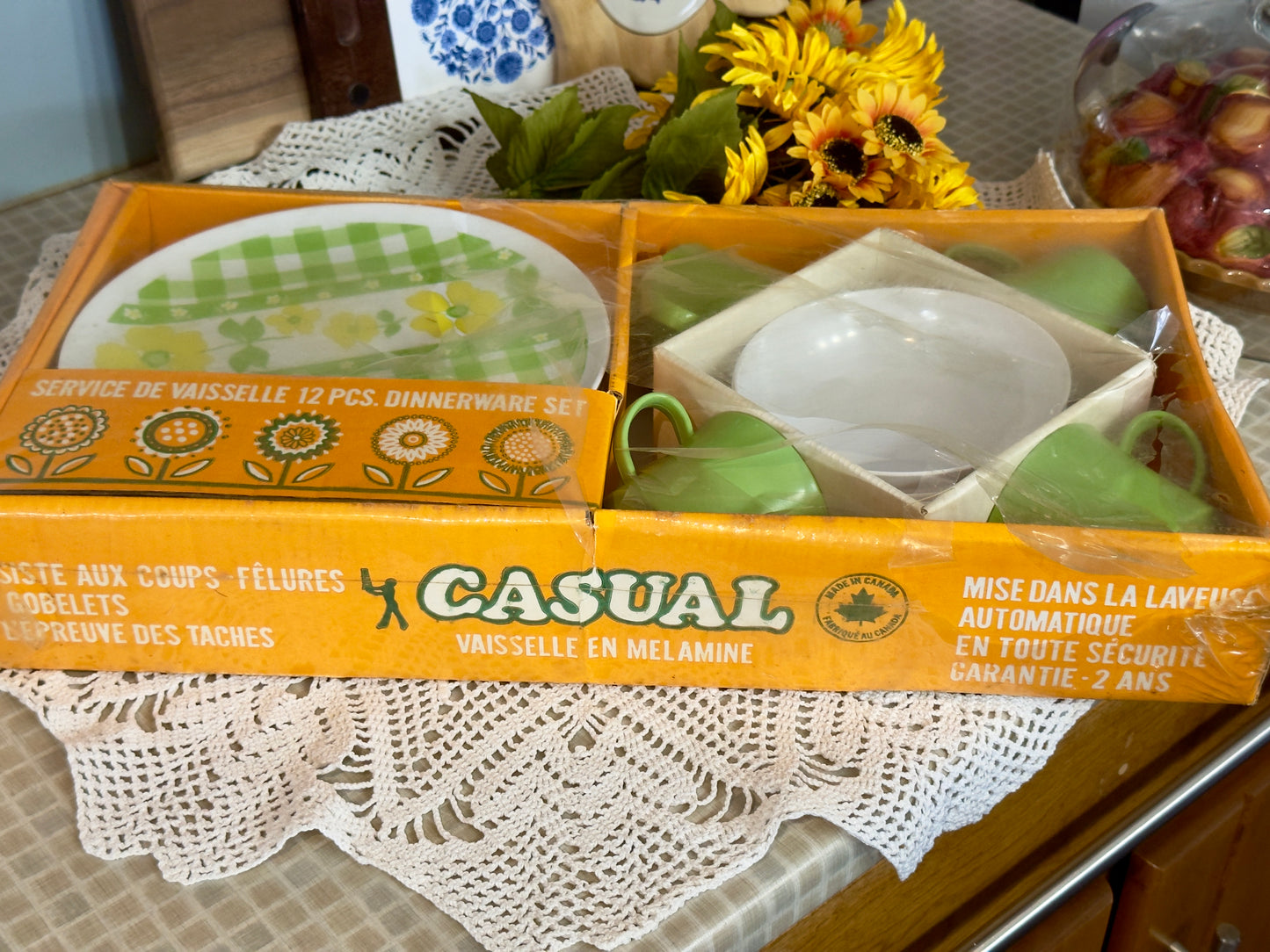 CASUAL Melamine Green Gingham & Floral Dinnerware Set