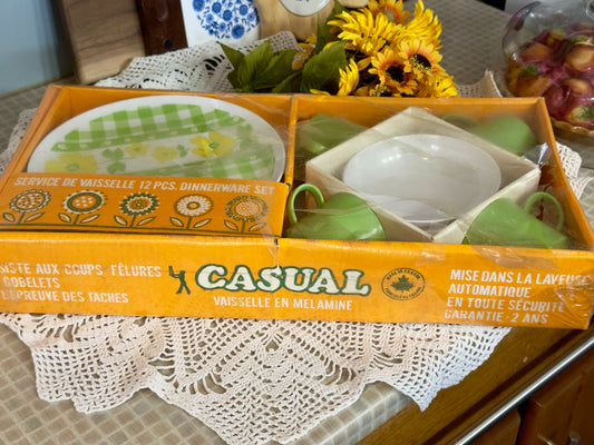 CASUAL Melamine Green Gingham & Floral Dinnerware Set