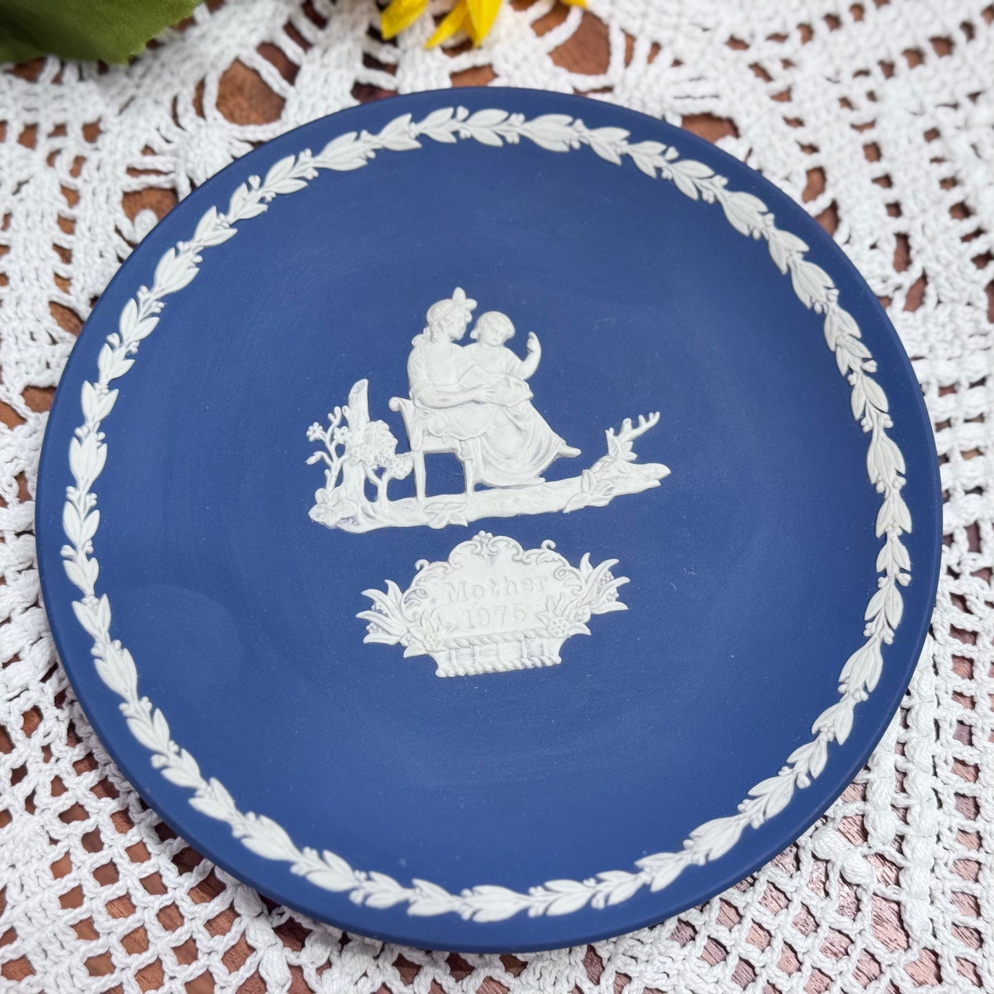 1975 Wedgwood Mother's Day Plate