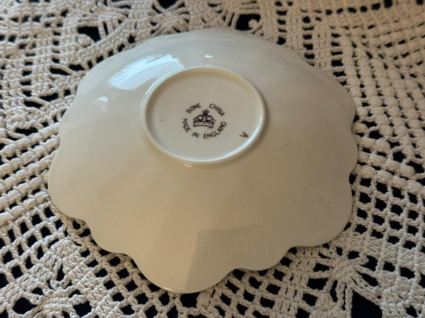 Bone China England Roses Teacup & Saucer