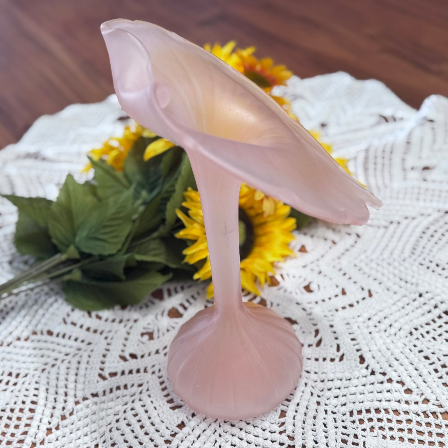 Vintage Frosted Pink Jack-in-the-Pulpit Vase