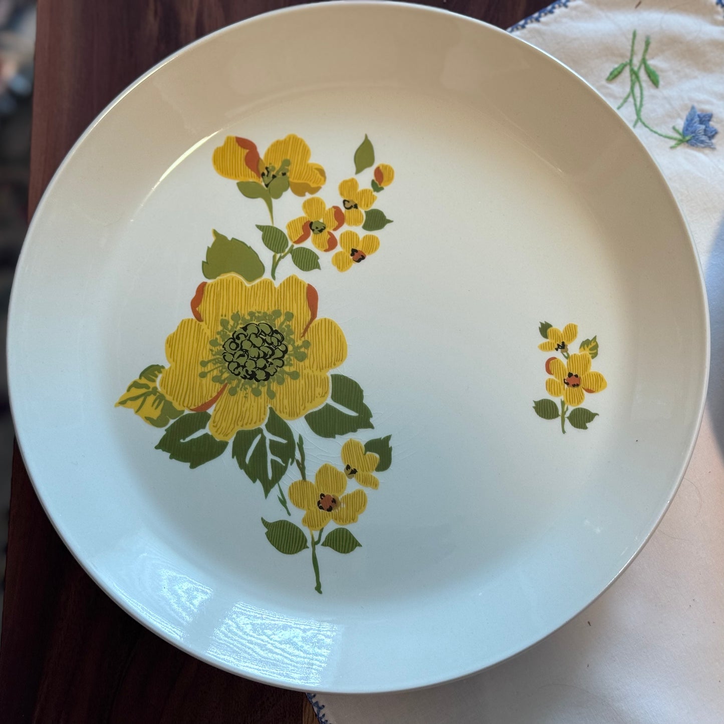 Johnson Brothers 'Ashbourne' Plates