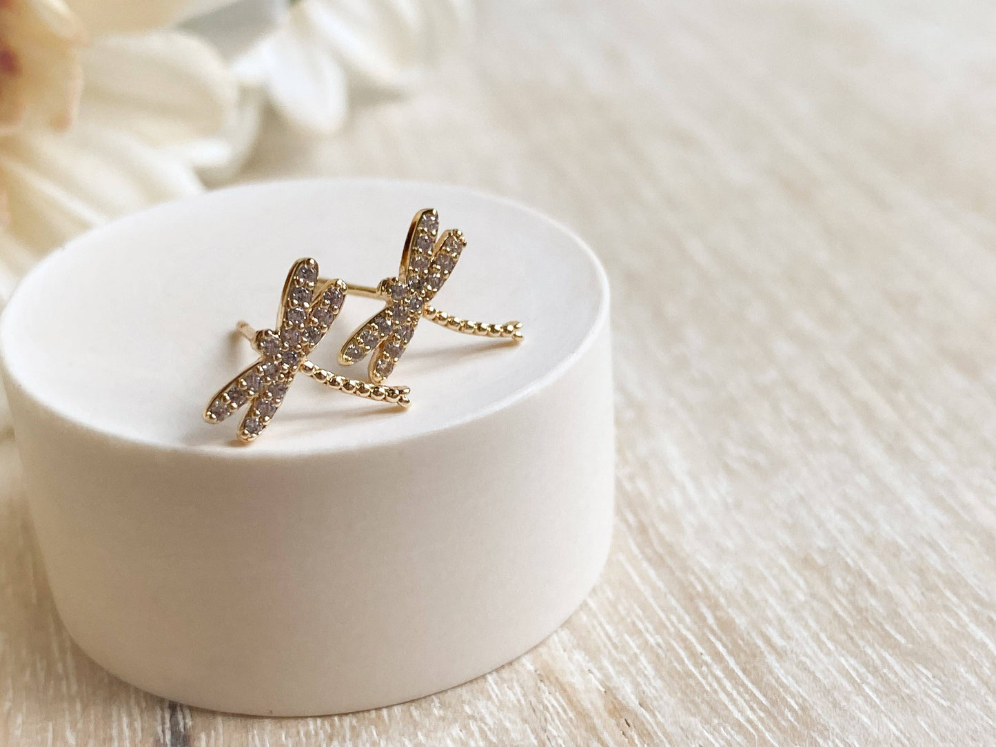 The Dragonfly Stud: Gold