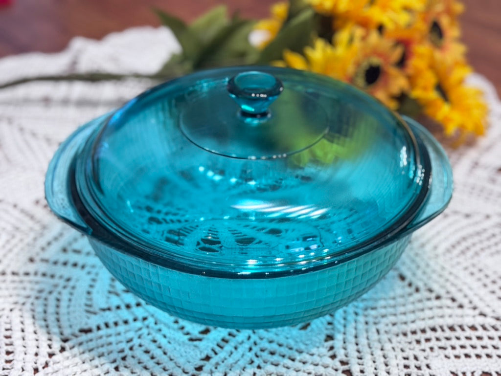 Pyrex Peacock Teal Basketweave 2 QT Lidded Casserole Dish