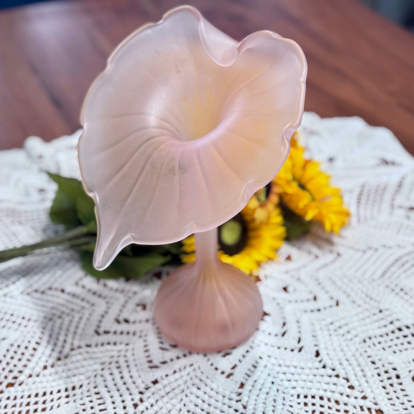 Vintage Frosted Pink Jack-in-the-Pulpit Vase