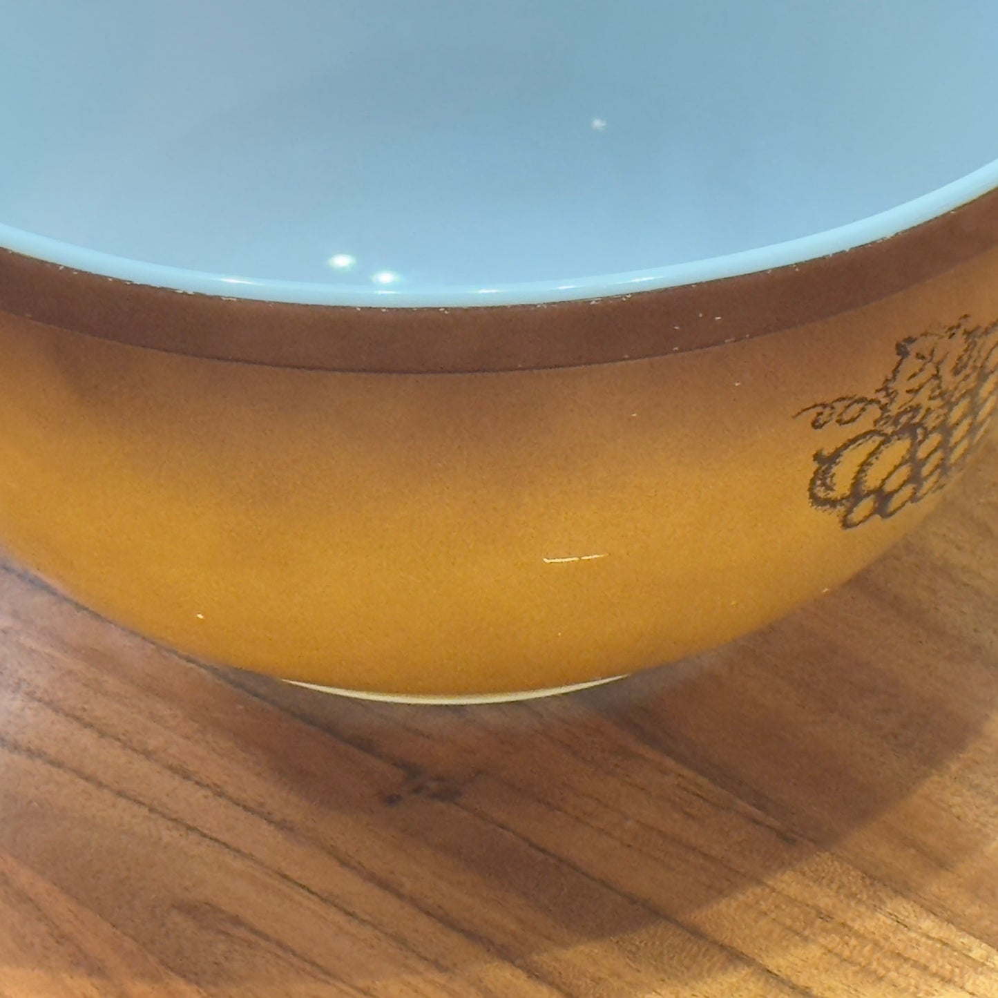 PYREX 403 Old Orchard Mixing Bowl