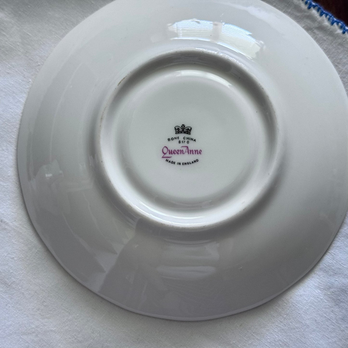 Queen Anne N 8564 Teacup and Saucer