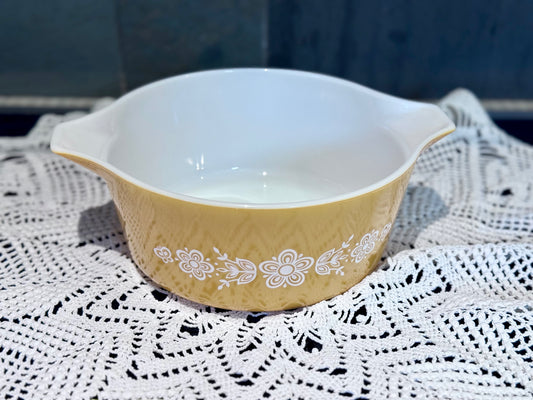 PYREX 'Butterfly Gold' 2 1/2 QT Casserole Dish