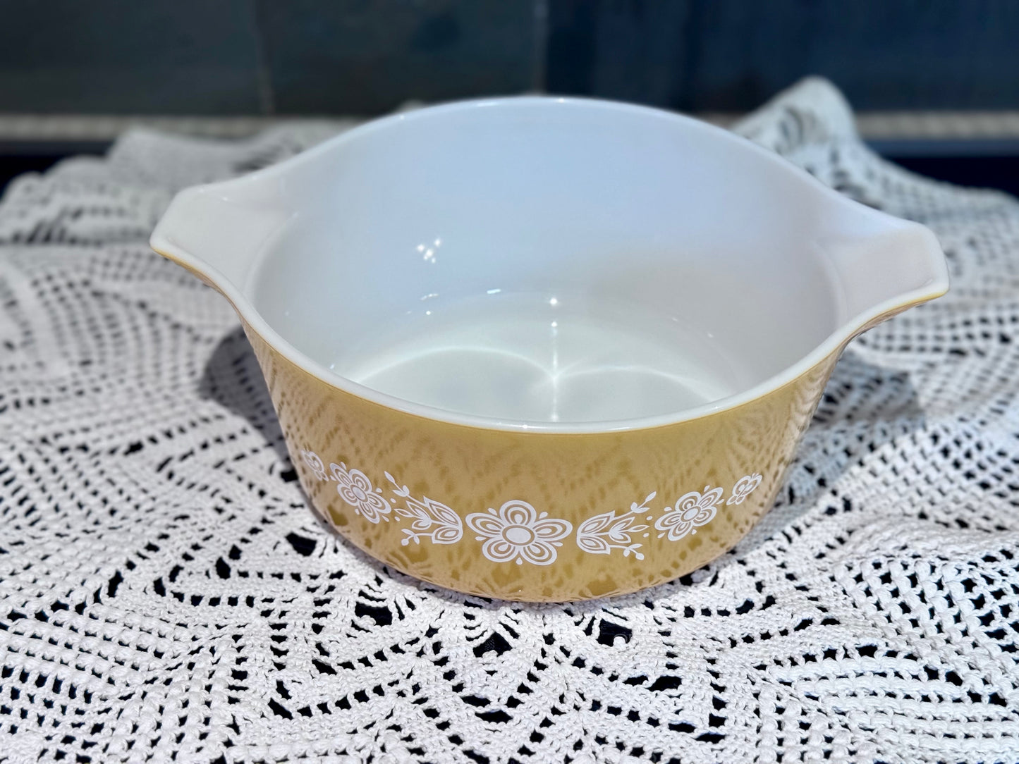 PYREX 'Butterfly Gold' 2 1/2 QT Casserole Dish