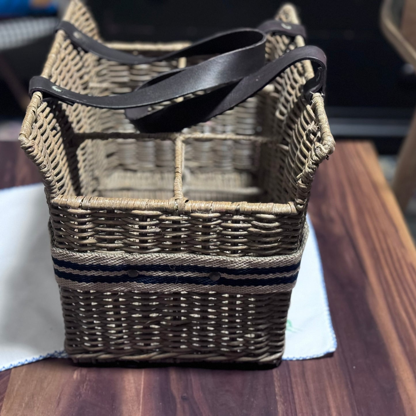 Wicker Bottle Carrier Basket