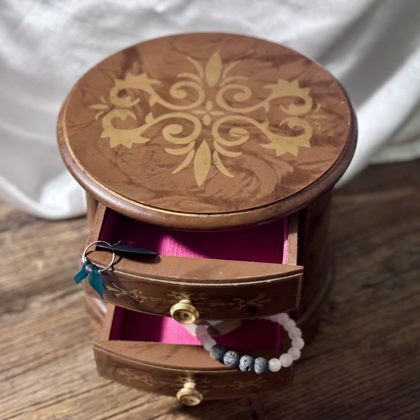 Toyo 3 Drawer Round Vintage Musical Jewelry Box