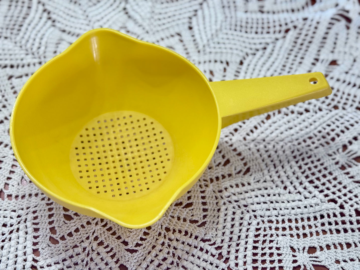 Tupperware 1200-3 Yellow Double Spout Colander/Strainer