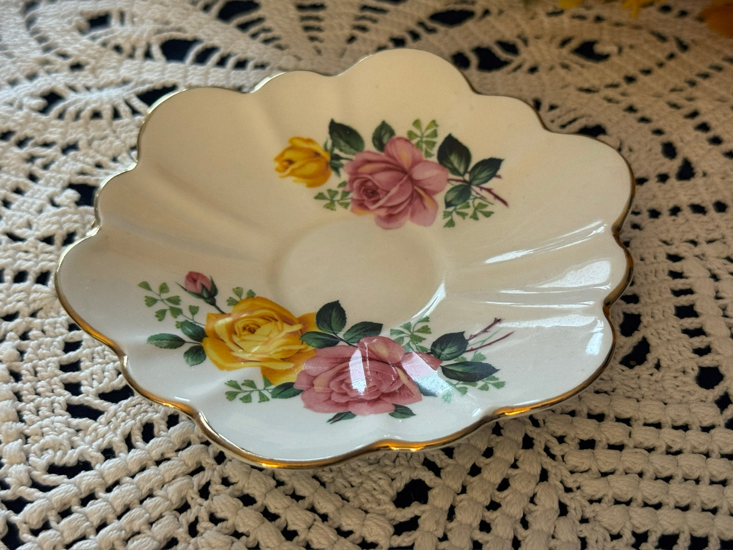 Bone China England Roses Teacup & Saucer